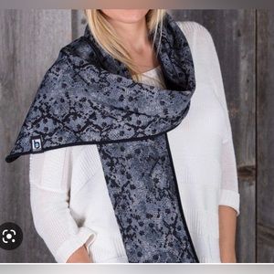 Brody Paws Blue Design Scarf 4 that animal Lover